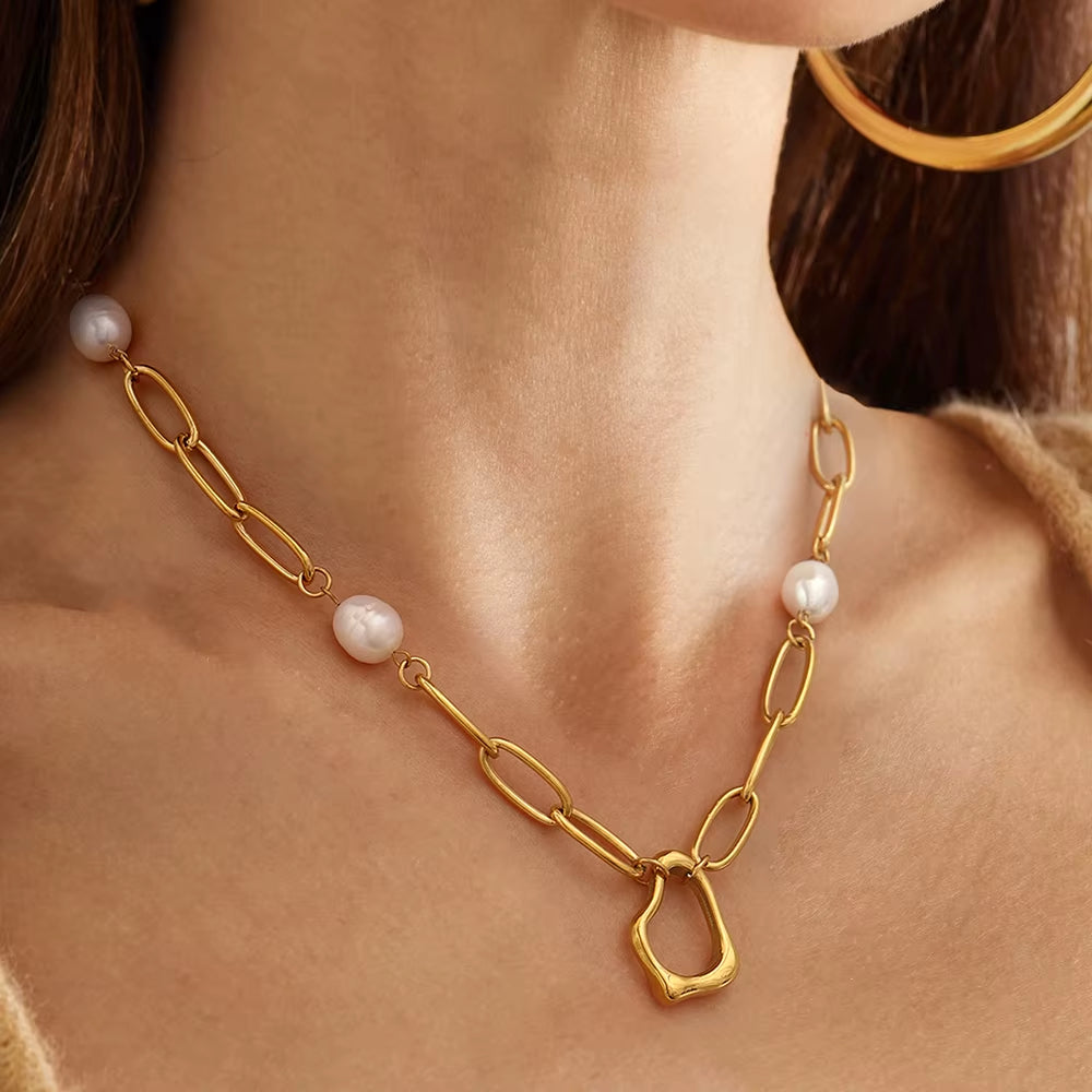 Irregular Pearl Paperclip Necklace