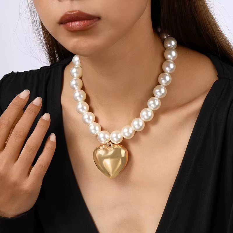 Exaggerated Heart Pearl Necklace
