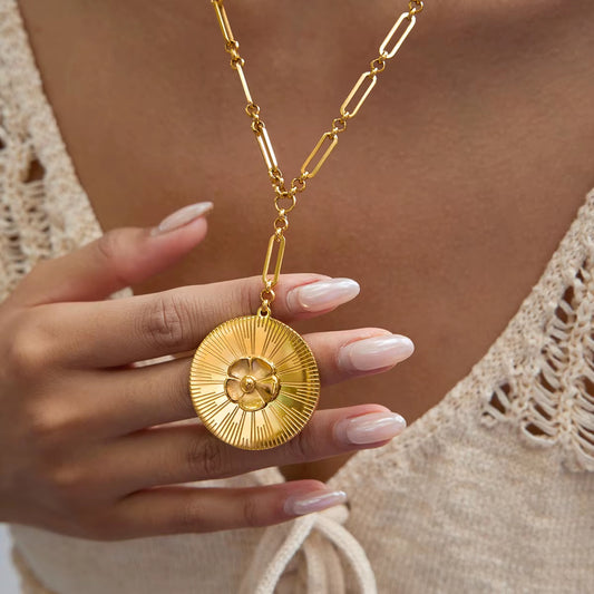 18K Ribbed Camellia Flower Necklace