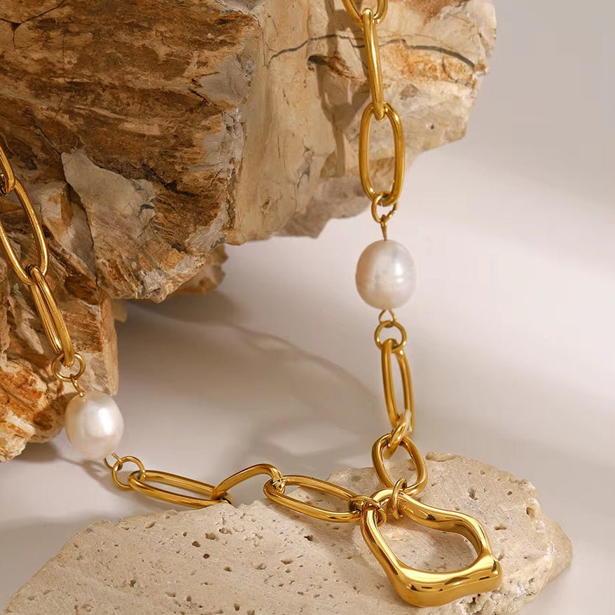 Irregular Pearl Paperclip Necklace