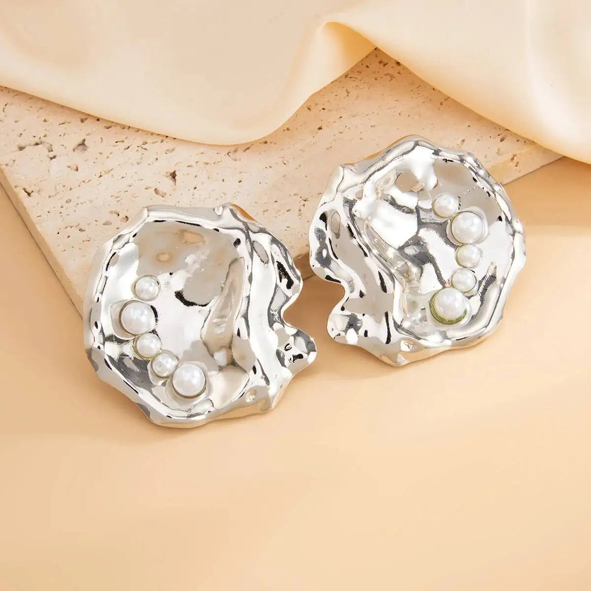 Inlaid Pearl Stud Earrings