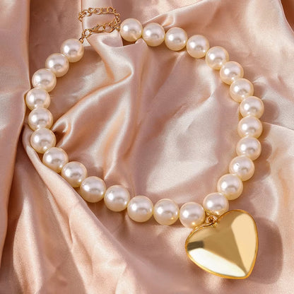 Exaggerated Heart Pearl Necklace
