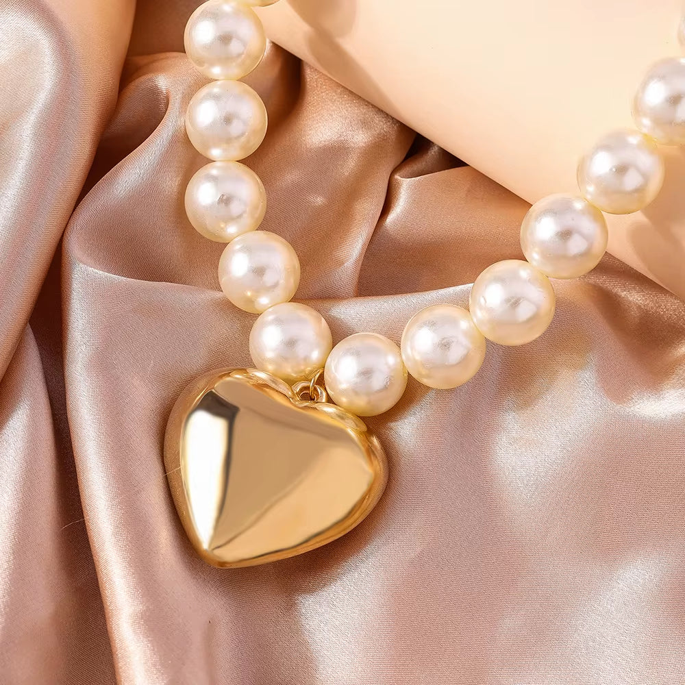 Exaggerated Heart Pearl Necklace